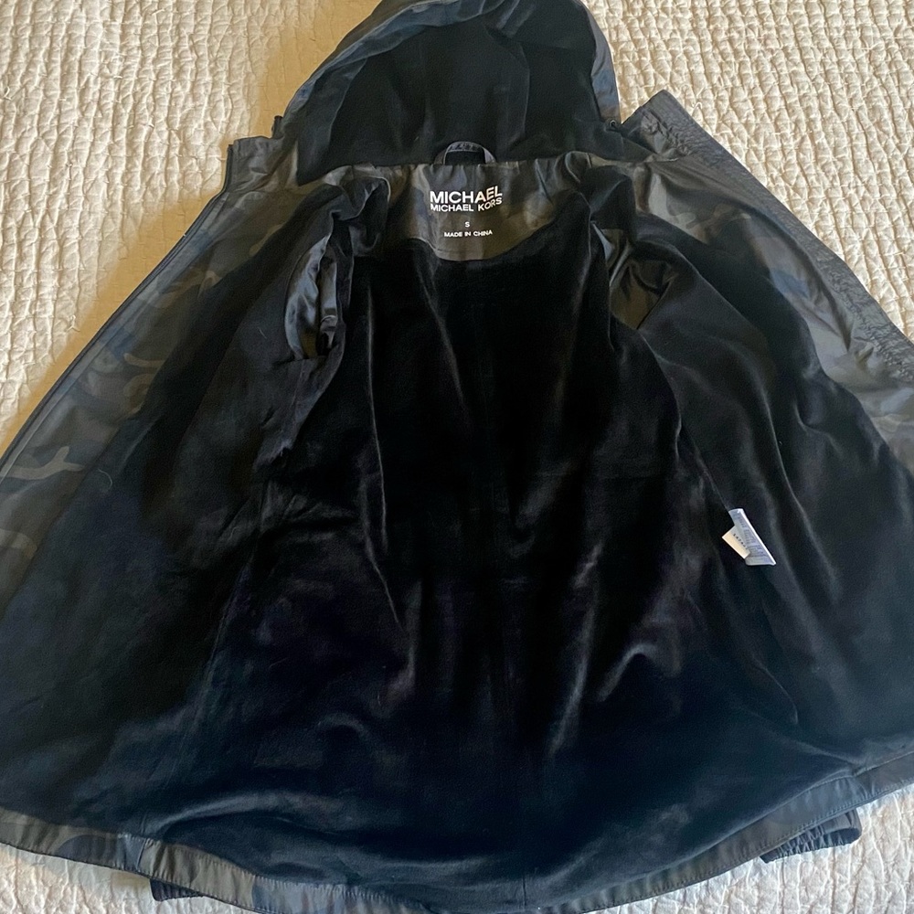 🌟MK🌟Michael Kors waterproof Camo Utility Jacket. - Picture 5 of 6